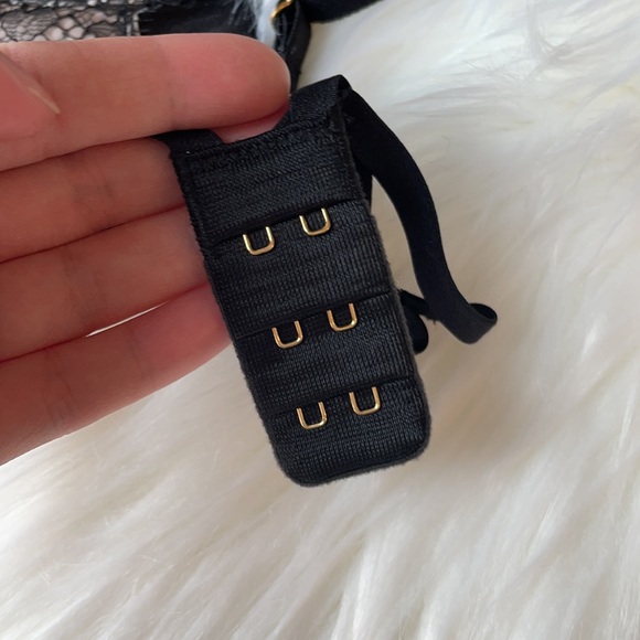 Victoria Secret bombshell add 2 cups bra - Picture 5 of 6